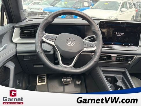 Used 2025 Volkswagen Tiguan SE R-Line image 14