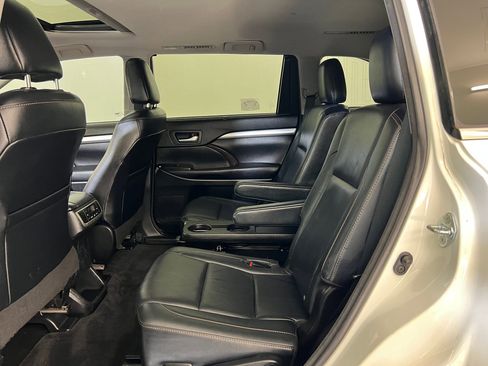 Used 2016 Toyota Highlander XLE image 14