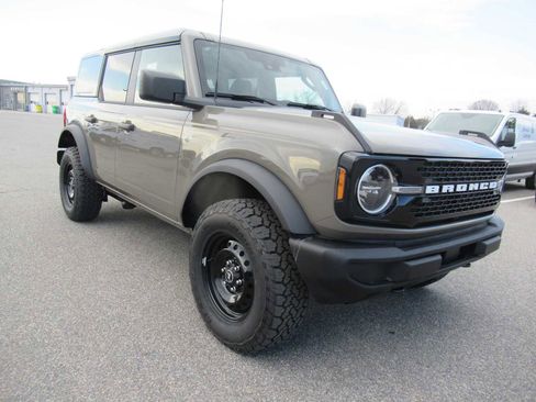 New 2026 Ford Bronco Big Bend image 3