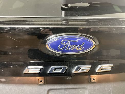Used 2024 Ford Edge SEL image 11