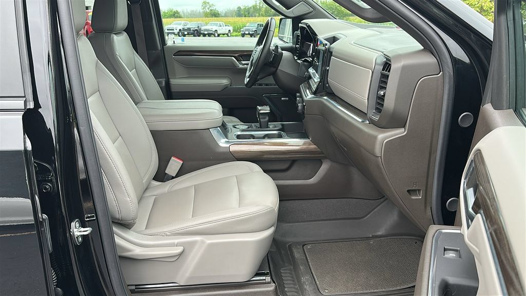 Used 2024 Chevrolet Silverado 1500 RST AWD/4WD image 30