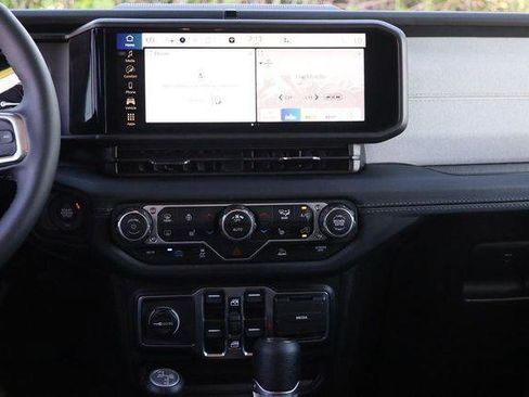 Used 2025 Jeep Wrangler Sahara image 24