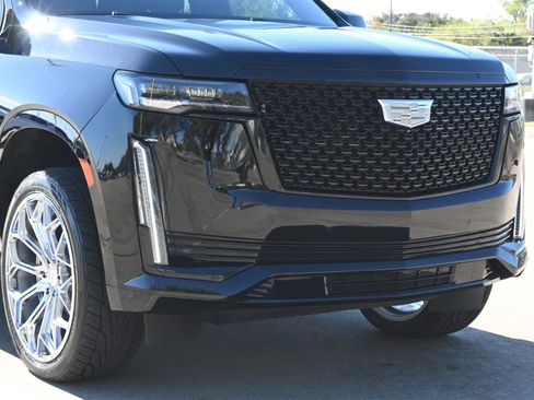 Used 2024 Cadillac Escalade Premium Luxury image 30