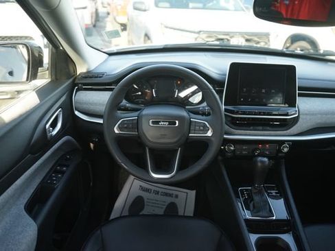 Used 2022 Jeep Compass Latitude FWD image 21