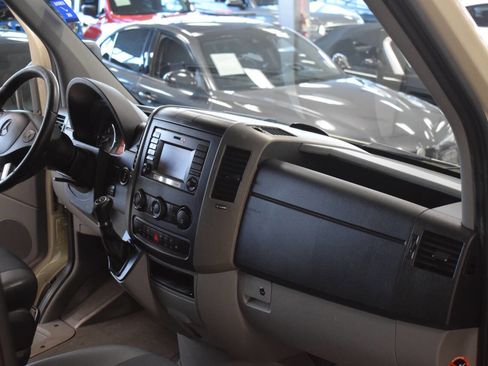 Used 2017 Mercedes-Benz Sprinter 2500 image 33