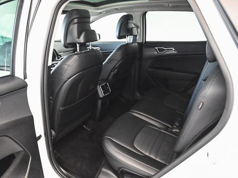 Used 2025 Kia Sportage SX image 30