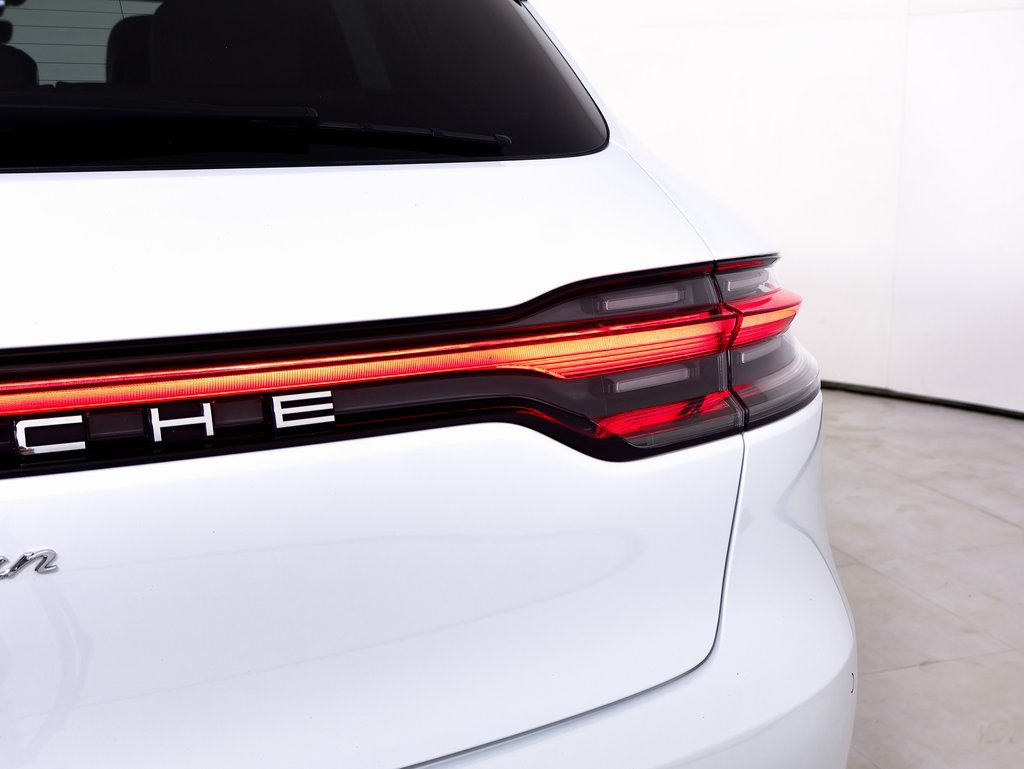 Used 2025 Porsche Macan AWD/4WD image 12