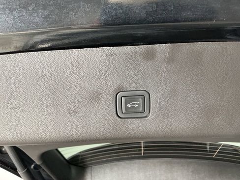 Used 2022 Chevrolet Traverse RS image 30