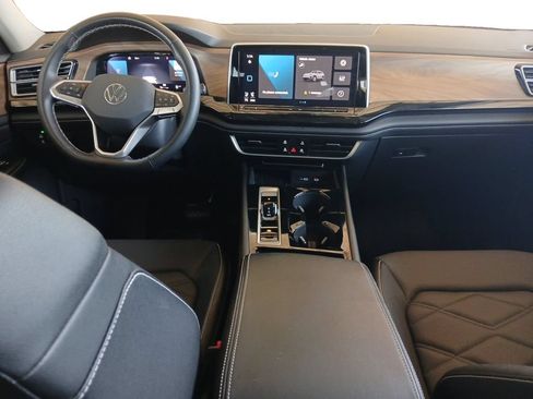 Used 2025 Volkswagen Atlas SE FWD image 10