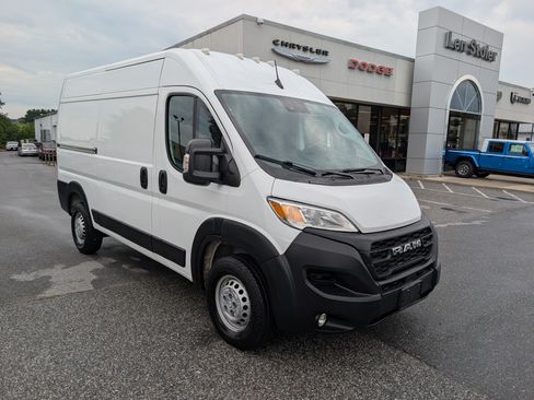 Used 2024 RAM ProMaster 2500 w/ Convenience Group FWD image 7