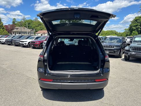 Used 2022 Jeep Grand Cherokee Altitude AWD/4WD image 34