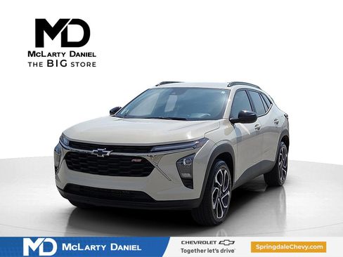 Used 2026 Chevrolet Trax RS w/ Driver Confidence Package FWD image 2