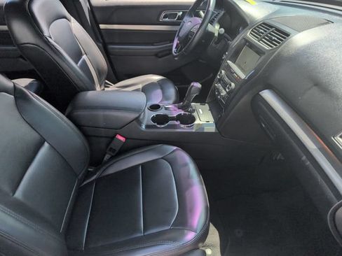 Used 2019 Ford Explorer XLT w/ Equipment Group 202A FWD image 28