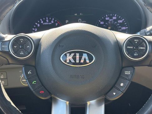 Used 2017 Kia Soul + w/ Primo Package FWD image 16