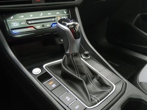 Used 2025 Volkswagen Jetta SE FWD image 23