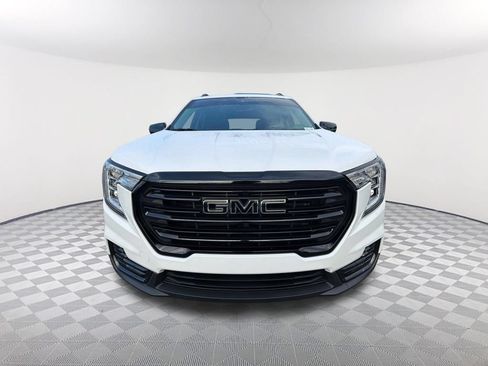 Used 2023 GMC Terrain SLE w/ Driver Convenience Package FWD image 2