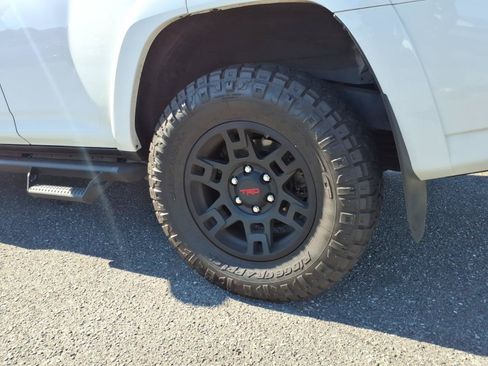 Used 2024 Toyota 4Runner TRD Off-Road Premium w/ Moonroof Package AWD/4WD image 15
