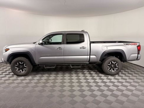 Used 2019 Toyota Tacoma TRD Off-Road w/ TRD Premium Off Road Package AWD/4WD image 2