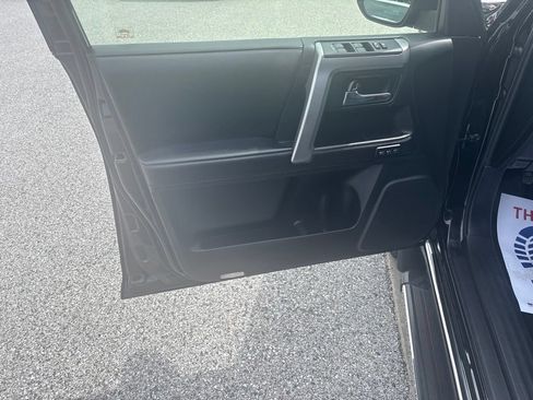 Used 2017 Toyota 4Runner Limited AWD/4WD image 31
