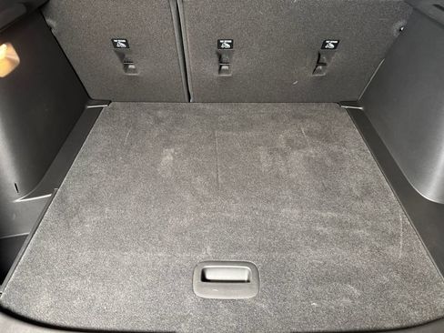 Used 2025 Chevrolet Trax RS FWD image 22