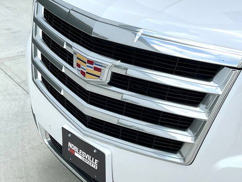 Used 2018 Cadillac Escalade ESV Luxury AWD/4WD image 13