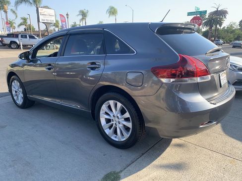 Used 2014 Toyota Venza LE image 4