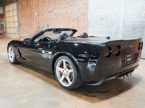 Used 2005 Chevrolet Corvette Convertible w/ Preferred Equipment Group RWD image 38