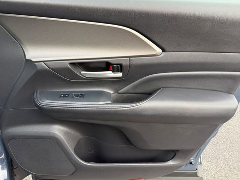 Used 2025 Toyota Grand Highlander AWD image 19