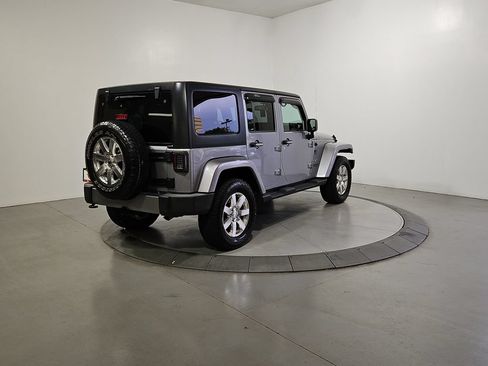 Used 2017 Jeep Wrangler Unlimited Sahara w/ Max Tow Package AWD/4WD image 5