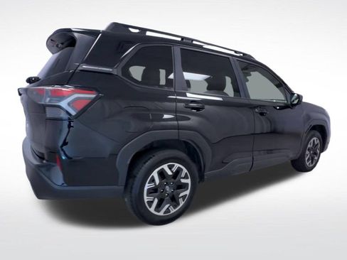 Used 2025 Subaru Forester Premium AWD/4WD image 8