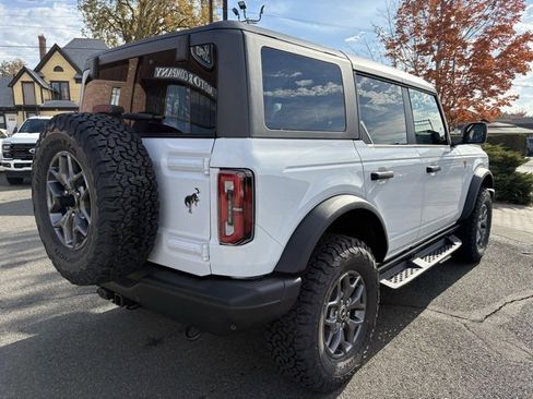New 2025 Ford Bronco Badlands image 3