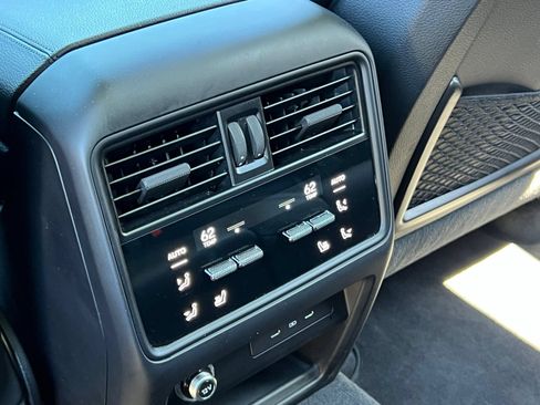 Certified 2025 Porsche Cayenne E-Hybrid AWD/4WD image 17