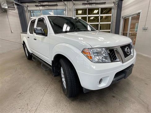Used 2020 Nissan Frontier SV image 7