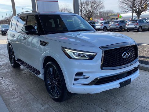 Used 2024 INFINITI QX80 Sensory image 3