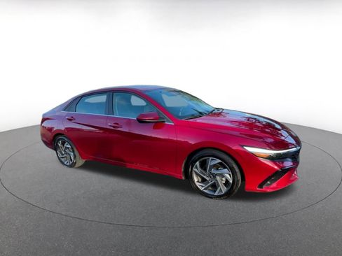 Used 2025 Hyundai Elantra SEL image 2