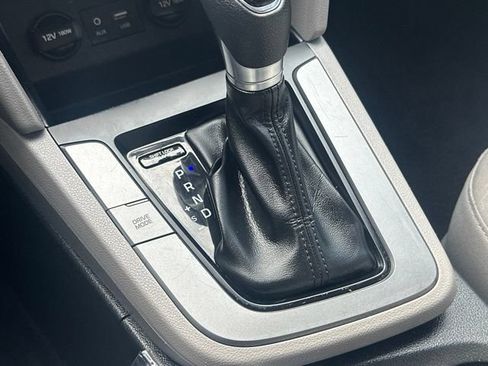 Used 2019 Hyundai Elantra SEL FWD image 32