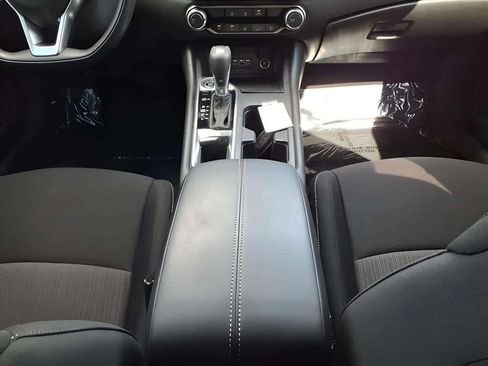 Used 2024 Nissan Sentra SV image 11