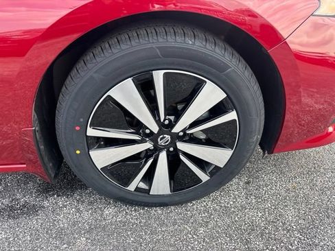 Used 2022 Nissan Altima 2.5 SV w/ SV Premium Package FWD image 8