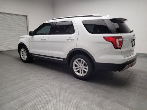 Used 2016 Ford Explorer XLT image 3
