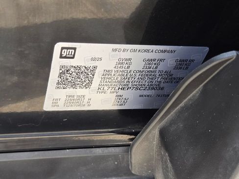 Used 2025 Chevrolet Trax LT w/ LT Convenience Package FWD image 37