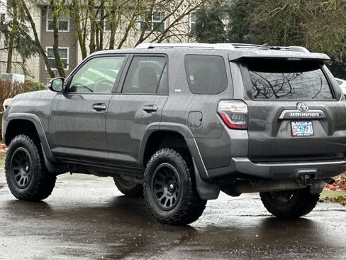 Used 2017 Toyota 4Runner SR5 Premium image 6