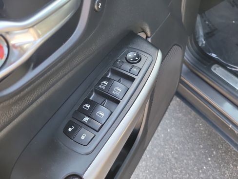 Used 2021 Jeep Cherokee High Altitude image 15