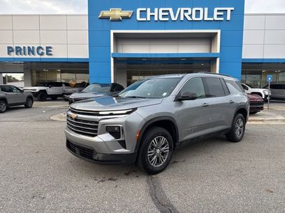 Used 2024 Chevrolet Traverse LT
