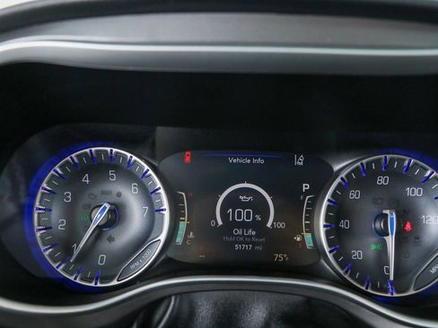 Used 2024 Chrysler Pacifica Touring-L FWD image 15