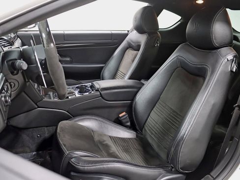 Used 2009 Maserati GranTurismo S RWD image 25