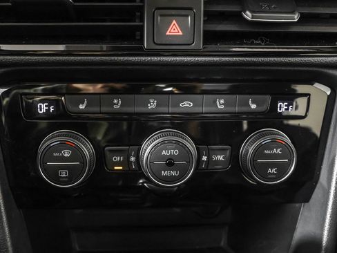 Certified 2024 Volkswagen Taos SEL image 32