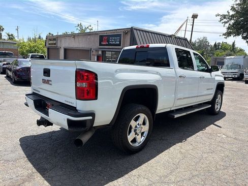 Used 2015 GMC Sierra 2500 Denali AWD/4WD image 9
