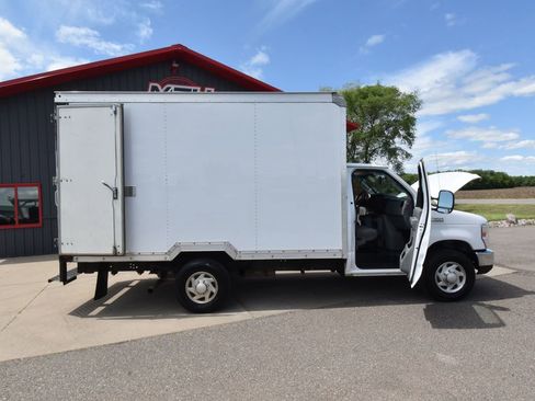 Used 2019 Ford E-350 and Econoline 350 Super Duty w/ Power Windows & Locks Group image 22