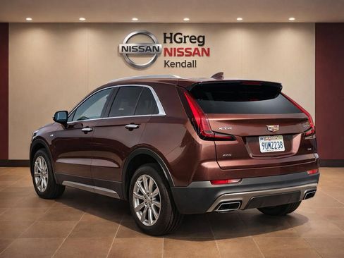 Used 2023 Cadillac XT4 Luxury w/ Cold Weather Package AWD/4WD image 2