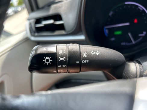 Used 2023 Toyota Sienna XLE image 21